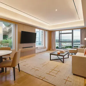 5* Hotel Hyatt Regency Airport
